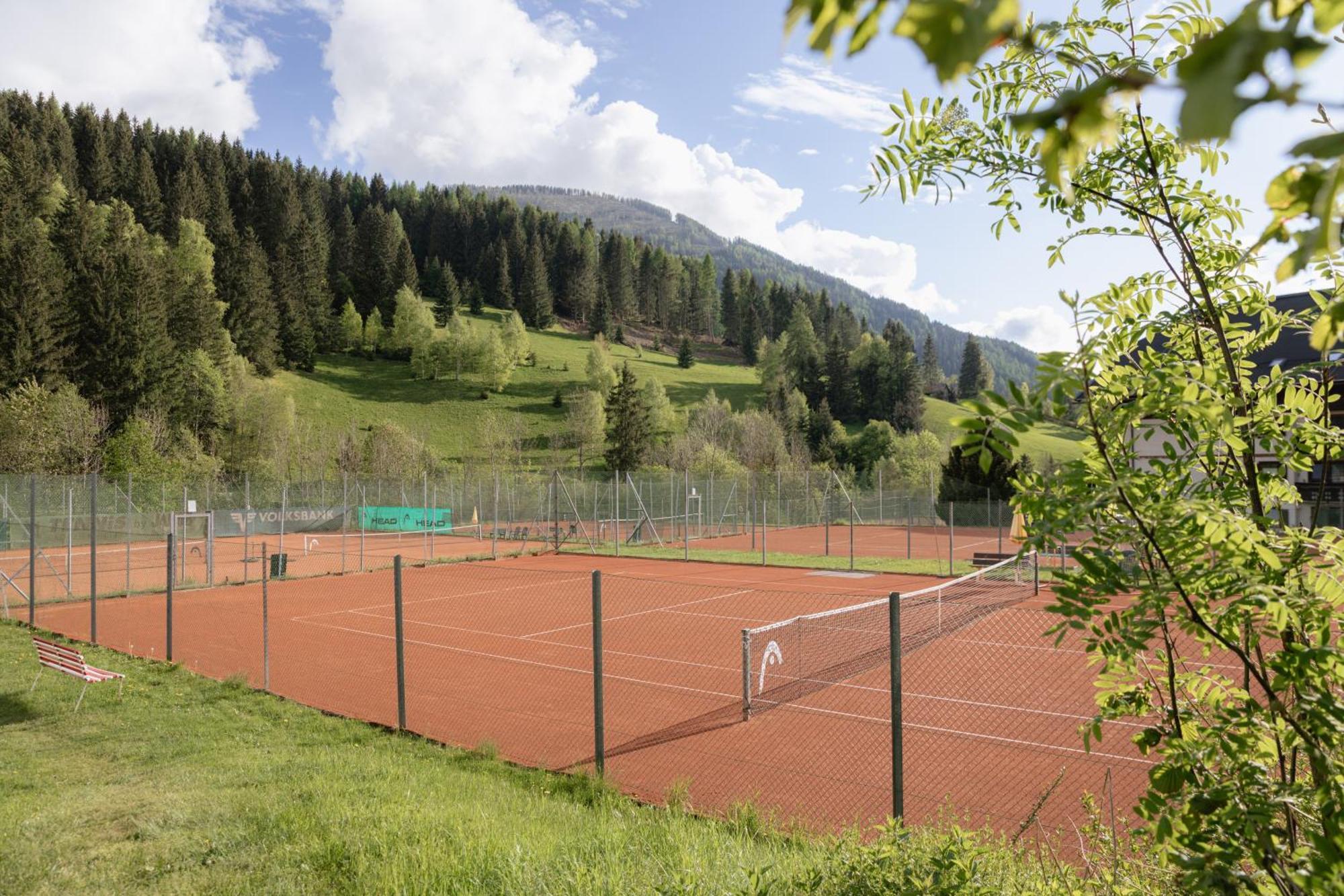 Hotel Die Post Bad Kleinkirchheim Kültér fotó